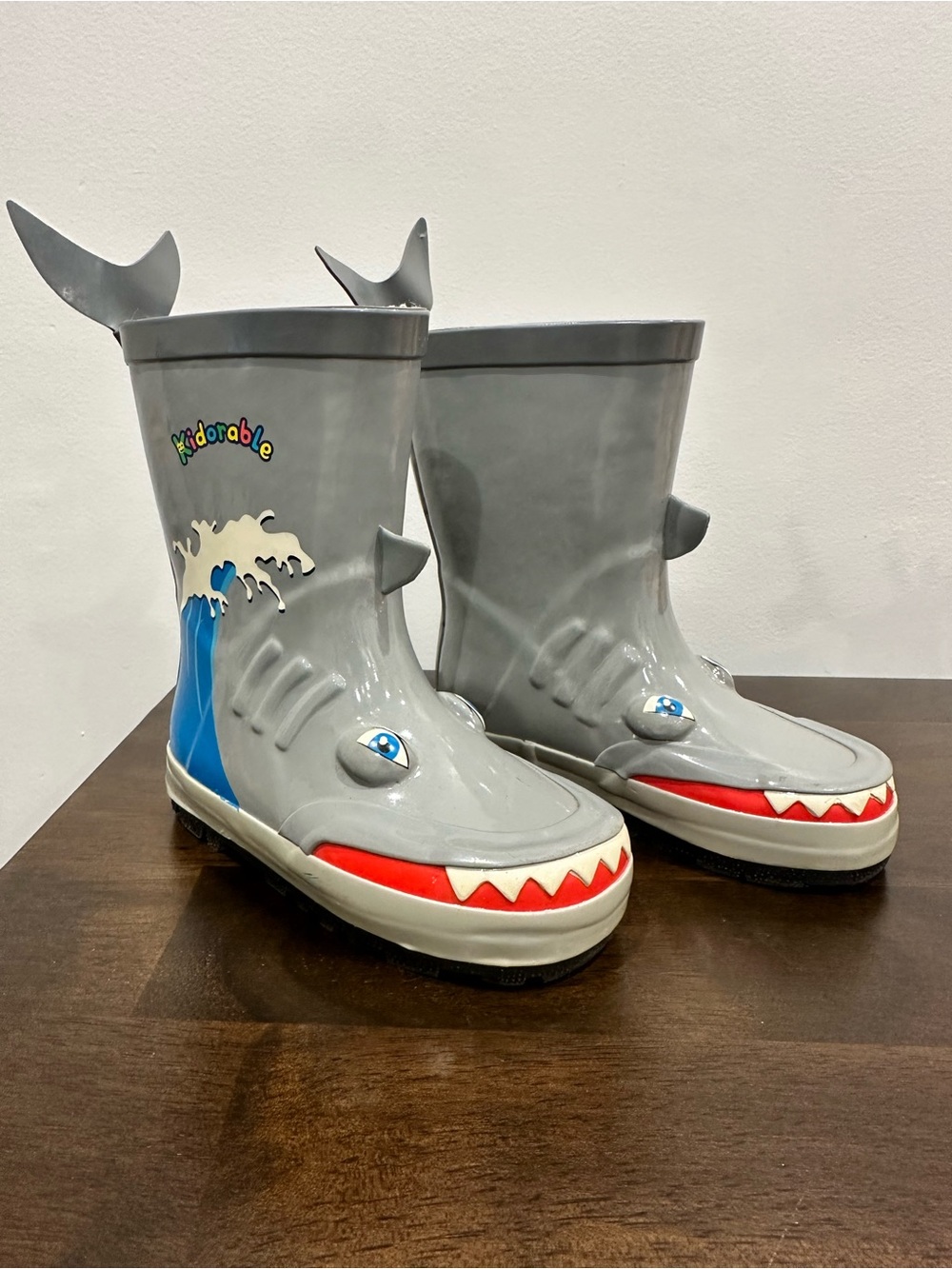 Kidorable Gray Shark Rain Boots with Blue Wave Accent